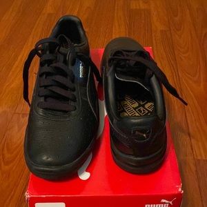 Black GV Special Pumas.
